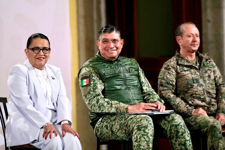 Se han regularizado más de 2.4 millones de autos, mejorando la infraestructura vial en comunidades.