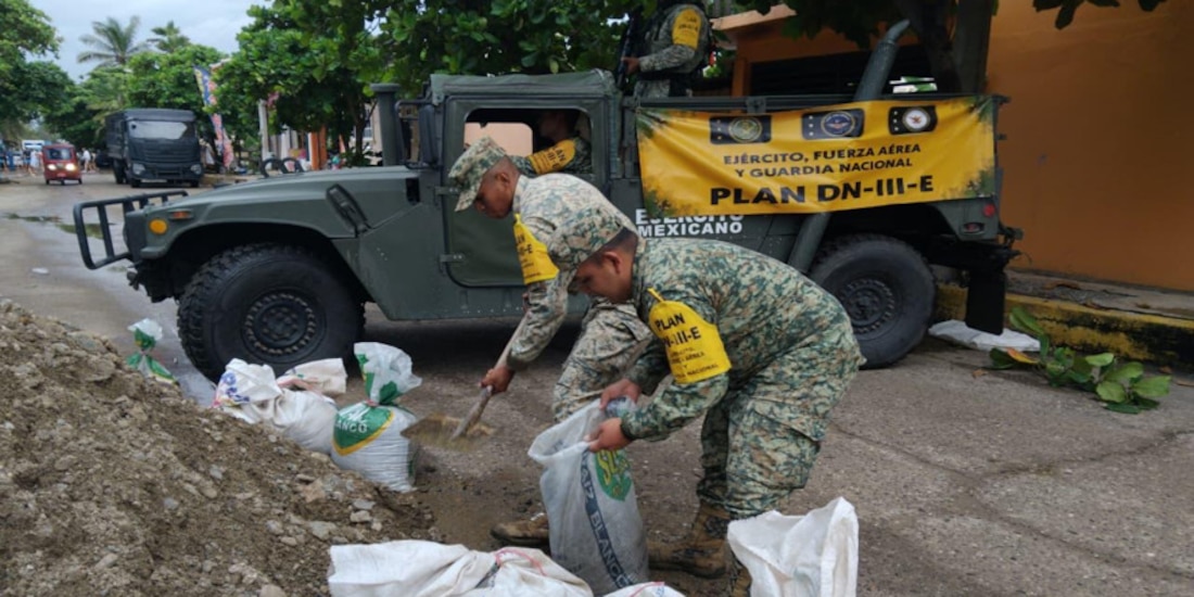 Fuerzas Armadas mantienen presencia en Michoacán ante afectaciones por el huracán "Trudy".