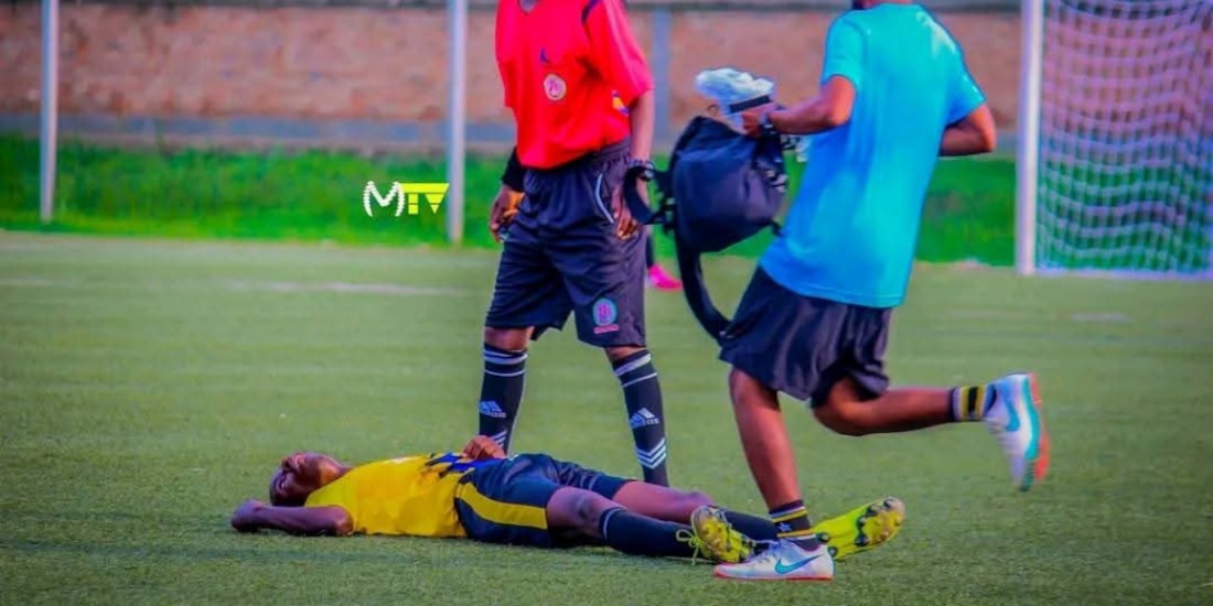 Futbolista de Burundi pierde la vida tras tragarse una moneda.