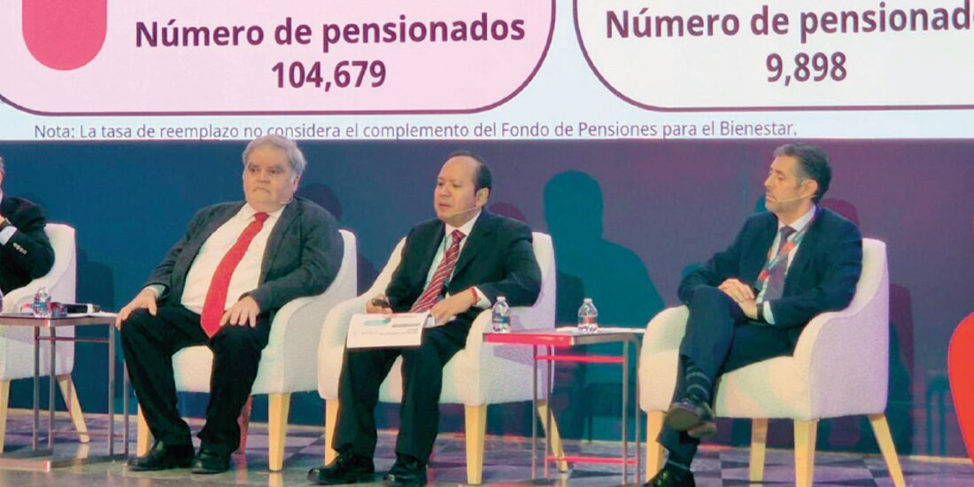 Funcionarios de Consar, SHCP y
Banamex, ayer.