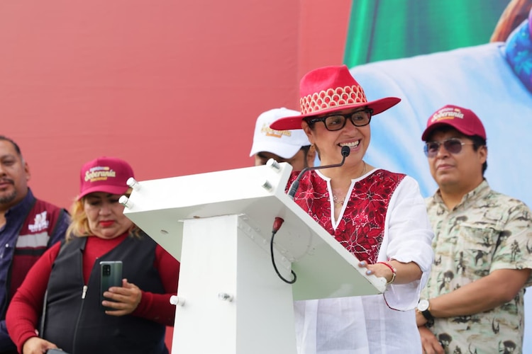 La presidenta municipal de Ecatepec instó a mantener la unidad popular frente a los detractores de los programas sociales.