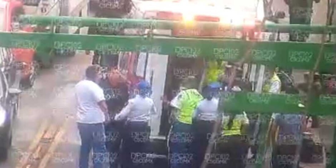 Balacera en bajopuente de Lázaro Cárdenas deja un muerto y un herido