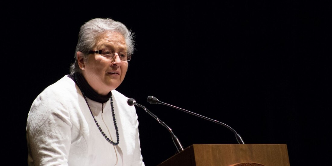 Patricia Dávila, en una ceremonia de la UNAM.
