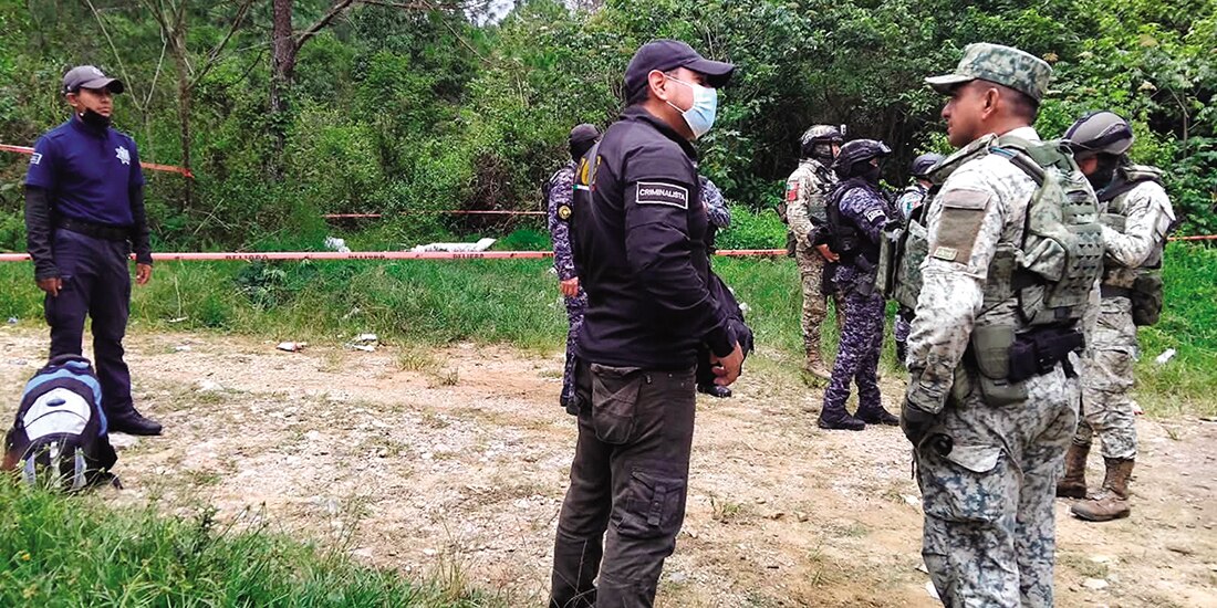 MOVILIZACIÓN de fuerzas locales y federales después del hallazgo de ayer.