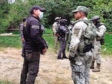 MOVILIZACIÓN de fuerzas locales y federales después del hallazgo de ayer.