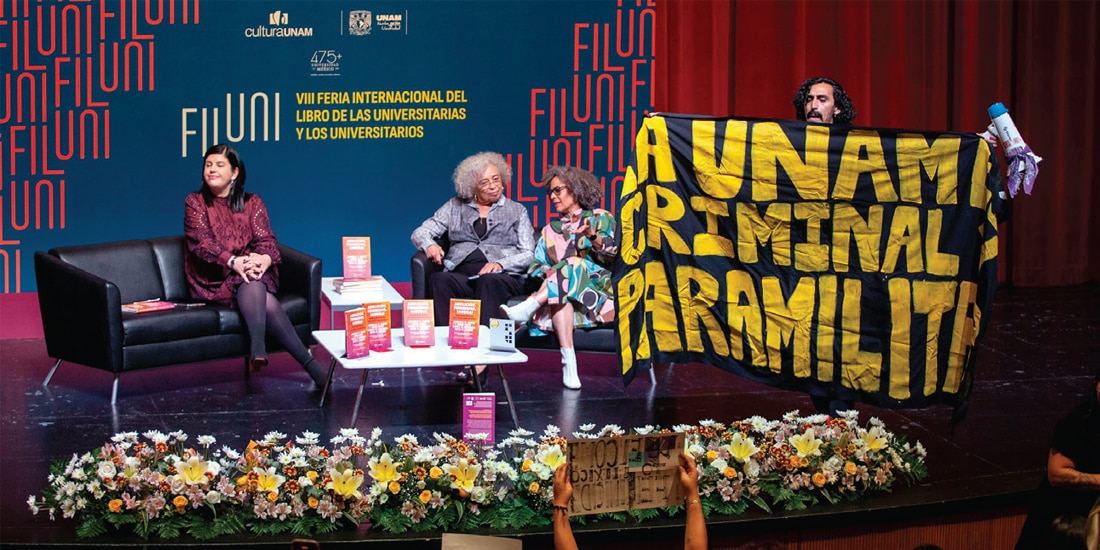 Un manifestante intervino antes de la ponencia.