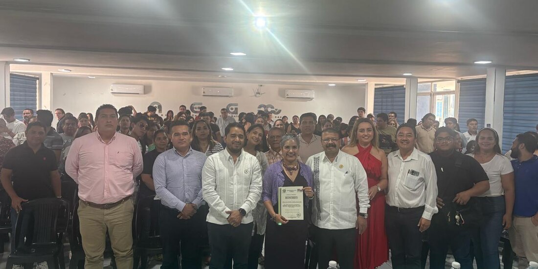 Luz María Zarza durante el foro en Villahermosa, donde llamó a ejercer el voto judicial con conciencia.