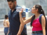 CIUDAD DE MÉXICO. 24MAYO2024.- Altas temperaturas se han registrado en la Ciudad de México. Se espera que la siguiente semana continúe esta ola de calor. Autoridades de la Capital sugieren no exponerse mucho tiempo al sol e hidratarse y evitar golpes de calor.
FOTO: VICTORIA VALTIERRA/CUARTOSCURO.COM