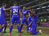 Jugadores de Cruz Azul festejan una anotación contra Toluca en los cuartos de final del Guard1anes 2021.