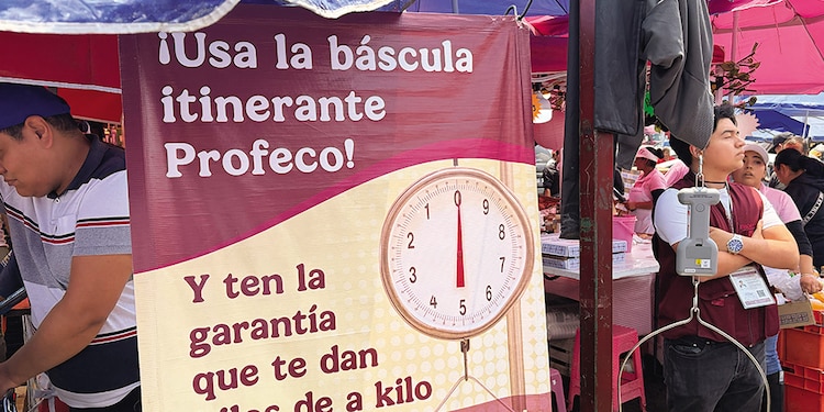 Profeco coloca básculas itinerantes para que se den kilos completos.