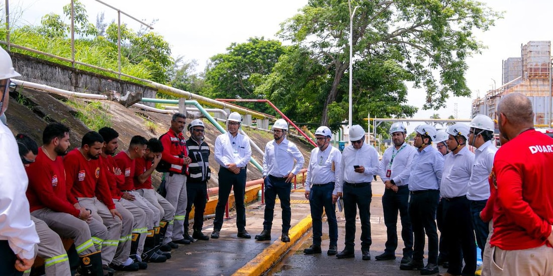Directivos de la CFE verifican operaciones en subestaciones y áreas de distribución en el territorio veracruzano.