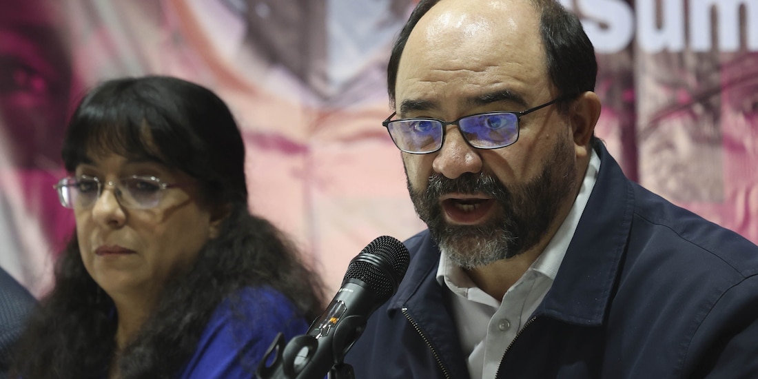 El exsenador perredista e integrante de SomosMX, Emilio Álvarez Icaza, el lunes, en conferencia de prensa.