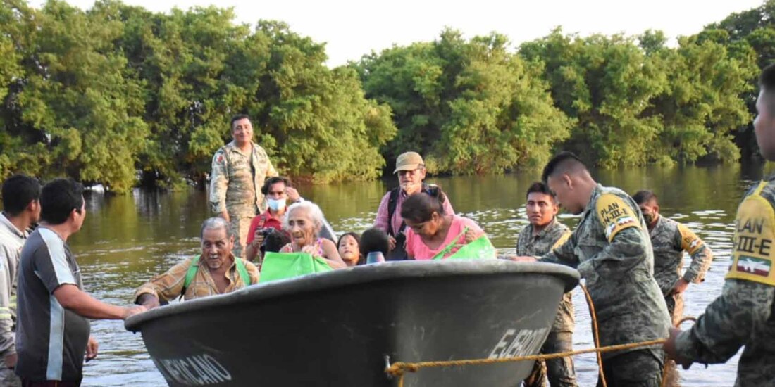 Personal del Ejército continúa apoyo para el traslado de damnificados y entrega de ayuda humanitaria.