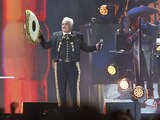 Vicente Fernández se despidió de los escenarios el 16 de abril de 2016 en el Estadio Azteca.