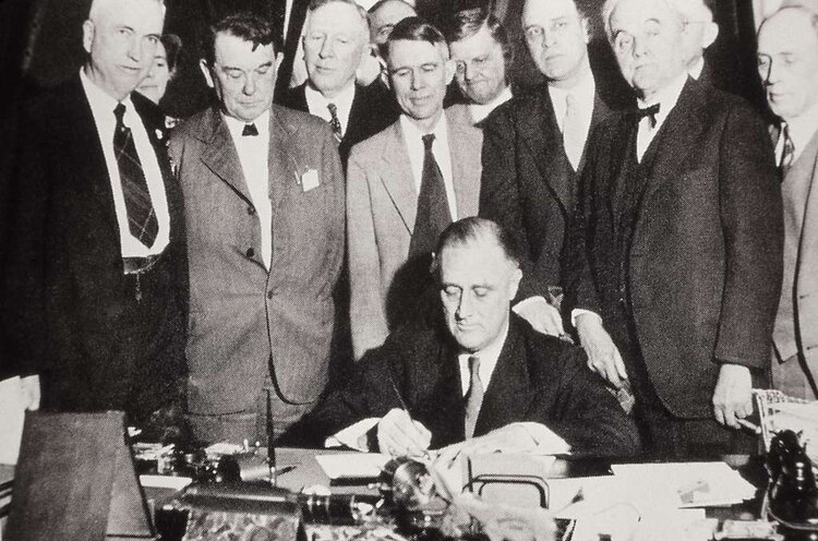Al centro, el expresidente de EU Franklin D. Roosevelt.