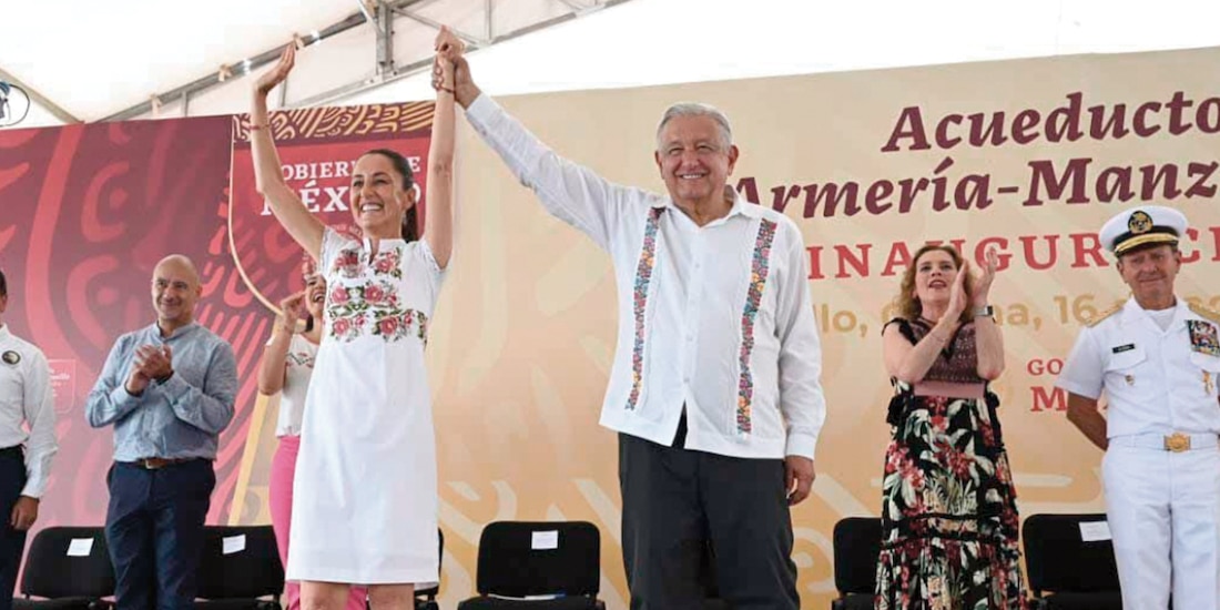 Andrés Manuel López Obrador y Claudia Sheinbaum, ayer en Manzanillo, Colima.