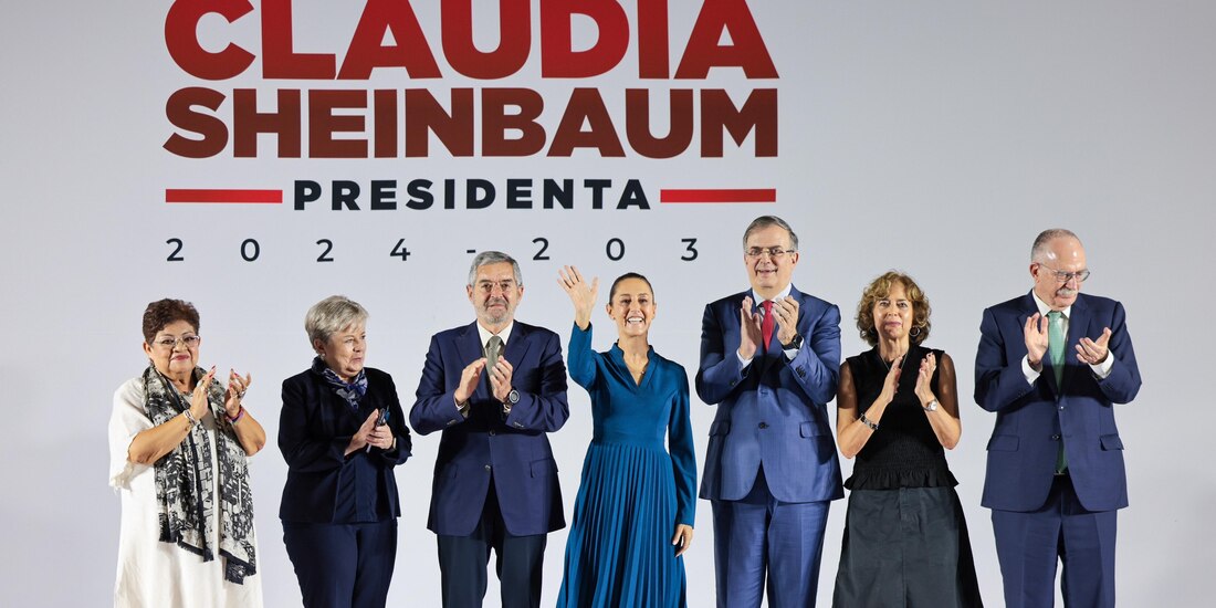 Claudia Sheinbaum y algunos funcionarios que formarán parte de su gabinete.