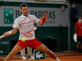 Novak Djokovic inició con el pie derecho su camino en Roland Garros.