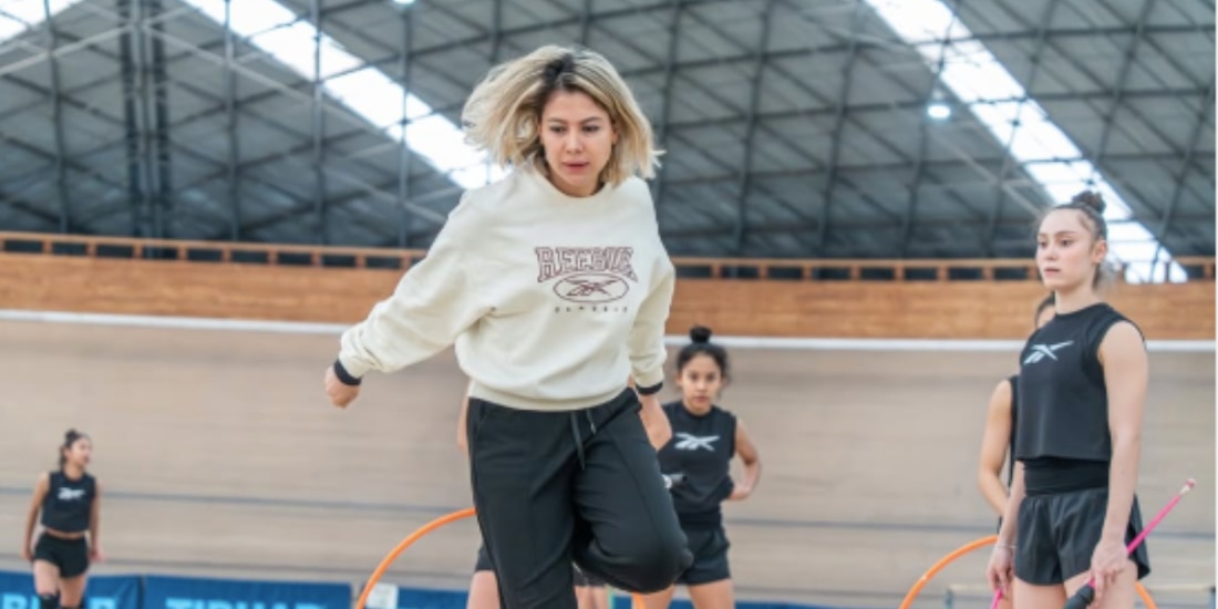 La entrenadora de la selección nacional de gimnasia rítmica, Blajaith Aguilar, respondió a las acusaciones de violencia psicológica en su contra.