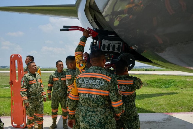 Elementos se dirigen al país azotado por dos terremotos