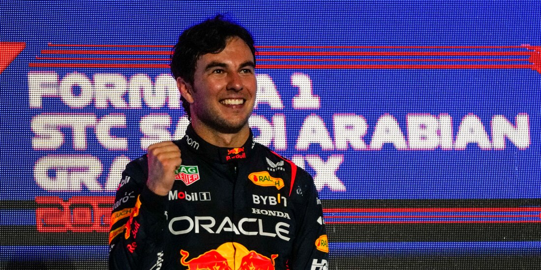 Checo Pérez festeja su victoria en el Gran Premio de Arabia Saudita de F1 el pasado 19 de marzo.