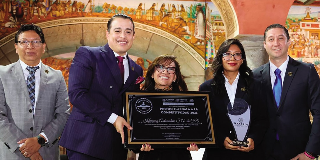 Lorena Cuéllar, gobernadora de Tlaxcala, ayer, en la entrega del premio.