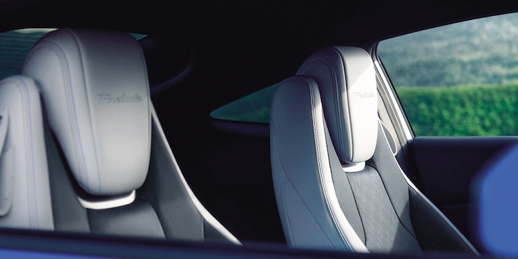 EL INTERIOR combina
deportividad y
sofisticación en un
diseño centrado en
el piloto.