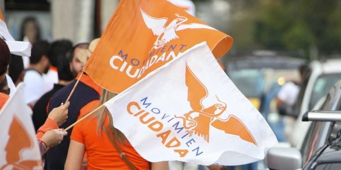 Banderines de Movimiento Ciudadano, en una fotografía ilustrativa.