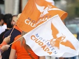 Banderines de Movimiento Ciudadano, en una fotografía ilustrativa.