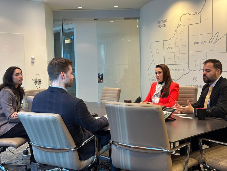 Tere Jiménez se reunió con Daniel Hengeveld.