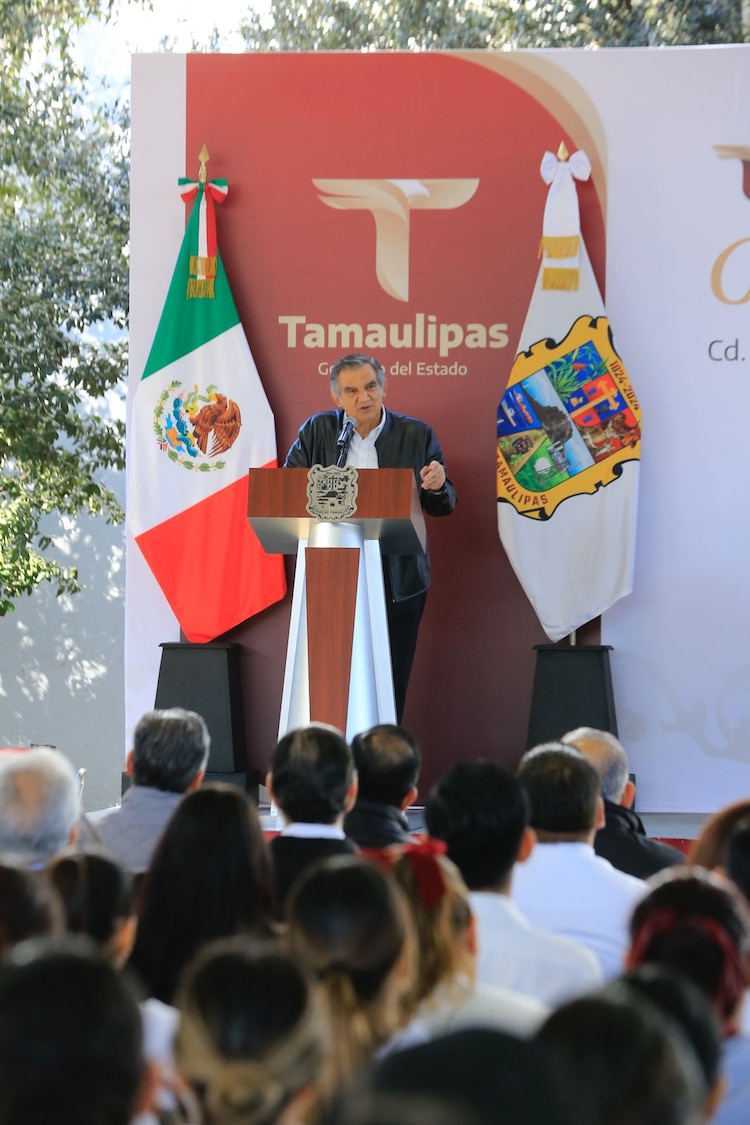 El mandatario estatal reconoce el avance de la infraestructura universitaria y el crecimiento de la matrícula en la máxima casa de estudios.