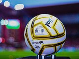 El balón de la Liga MX, cuyo nivel fue enaltecido por un futbolista sudamericano.