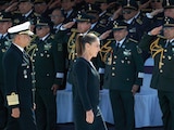 LA PRESIDENTA, ayer, recibe el saludo de personal de la Fuerza Aérea