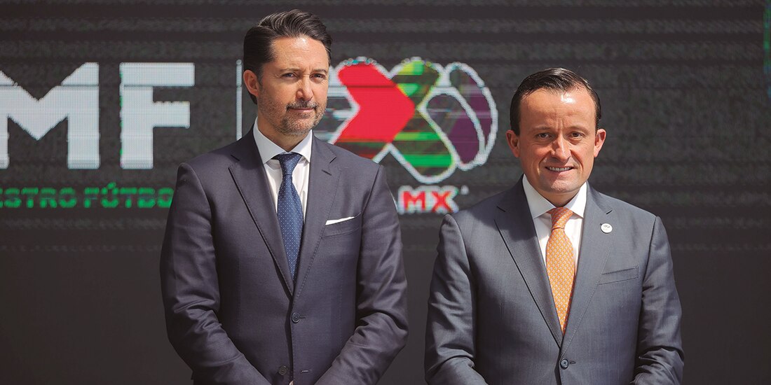 De Luisa y Arriola, al término de la conferencia, ayer.