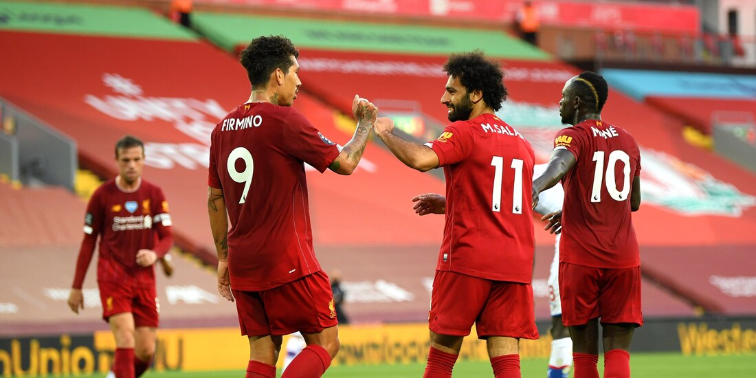 Jugadores de los Reds festejan uno de sus goles ante el Crystal Palace, ayer.