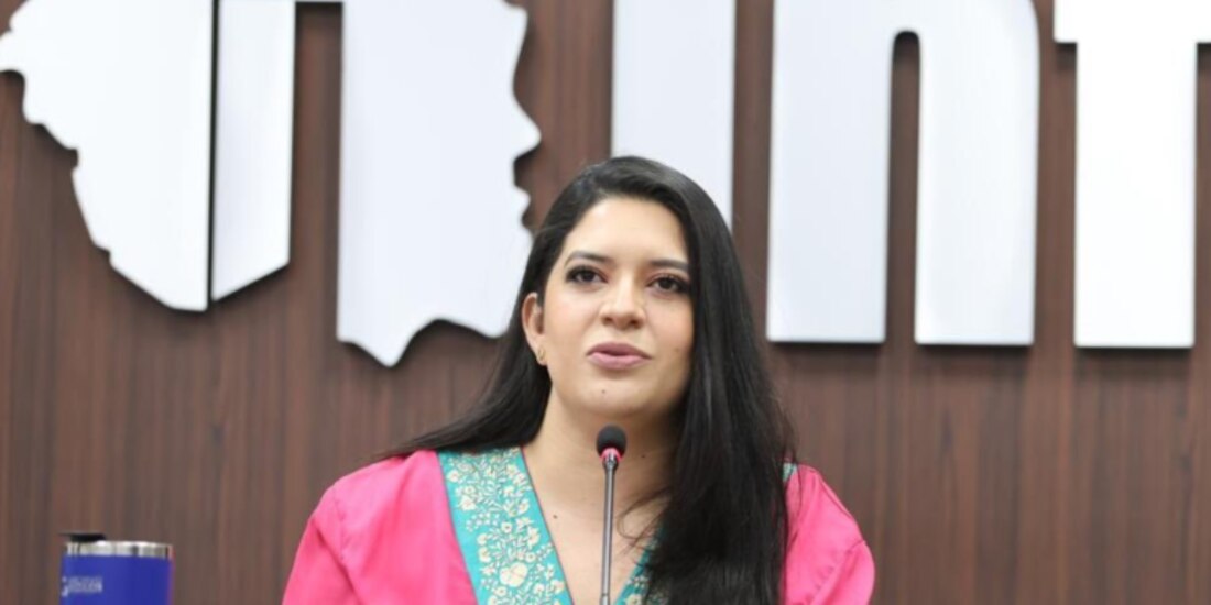 La titular del Info CDMX, Laura Enríquez, en el Pleno del instituto, el 14 de junio.