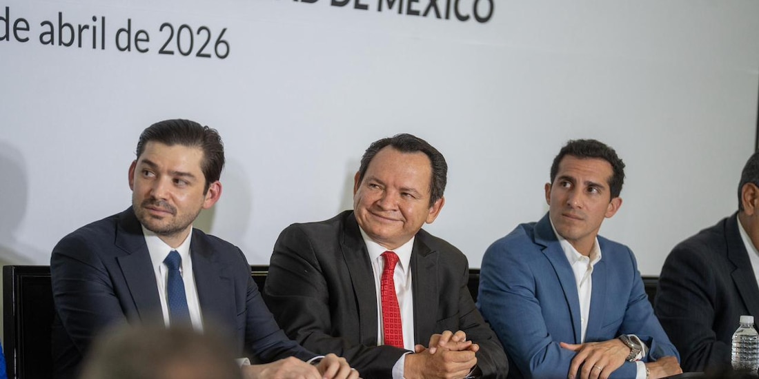 Al centro de la imagen el Gobernador Joaquín Díaz Mena.