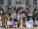 Alumnas de la Academia de la Danza Mexicana protestaron el pasado 23 de abril en las inmediaciones del Palacio de Bellas Artes. Exigieron no más violencia en las aulas.
