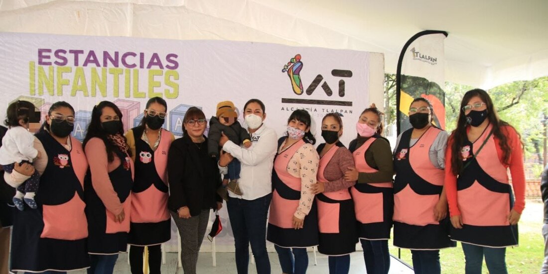 Entrega simbólicamente cheques de apoyo para reactivar estancias infantiles en Tlalpan.