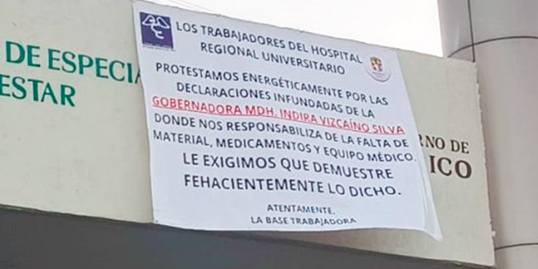 Manta colocada en el Hospital Regional Universitario de Colima en febrero de 2025 que evidencia la confrontación con Indira Vizcaíno y la falta de insumos.