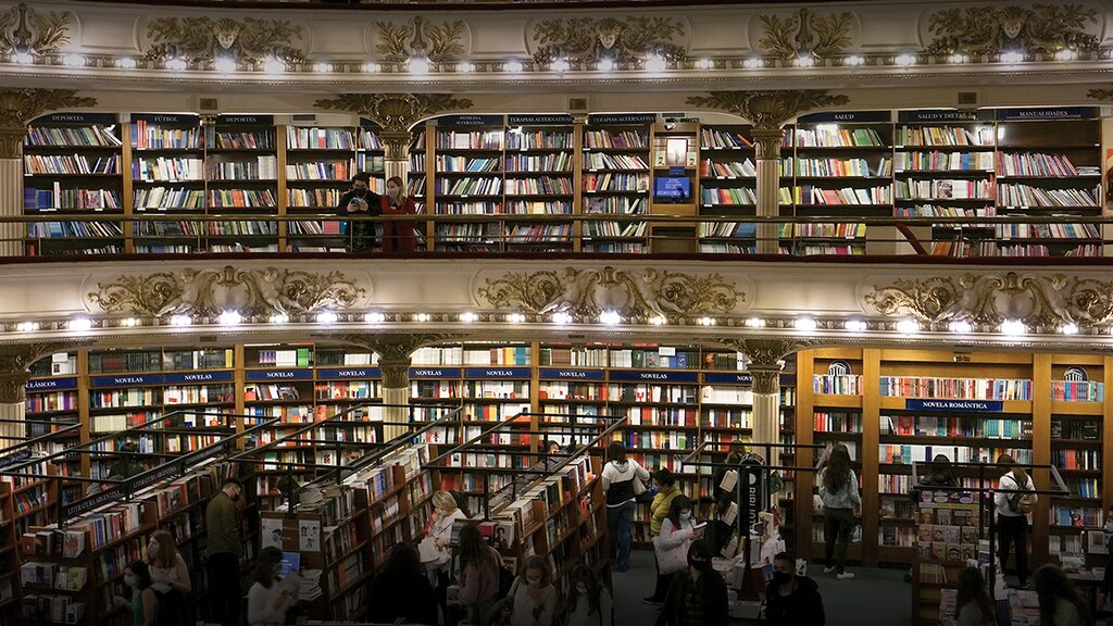 Arte digital a partir de una fotografía de Jorge Tezón de El Ateneo Grand Splendid > La Razón