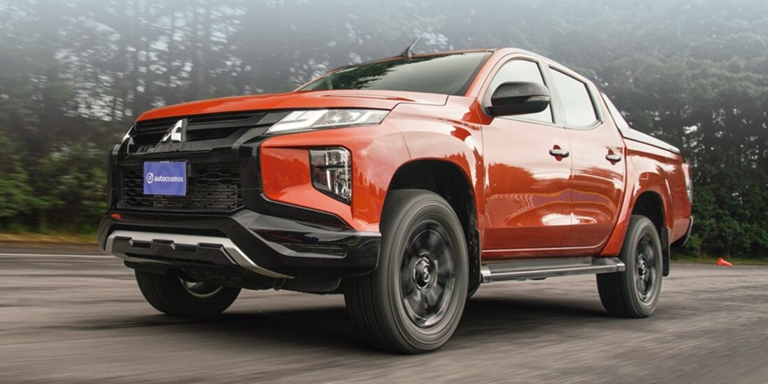 Frenos delanteros de disco y traseros de tambor.