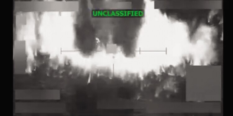 Momento de una de las dos ofensivas reportadas ayer por EU en aguas del Pacífico, donde murieron 6 personas.