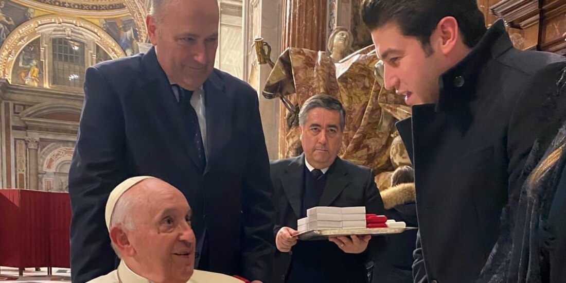 El papa Francisco y el gobernador Samuel García, ayer en el Vaticano.