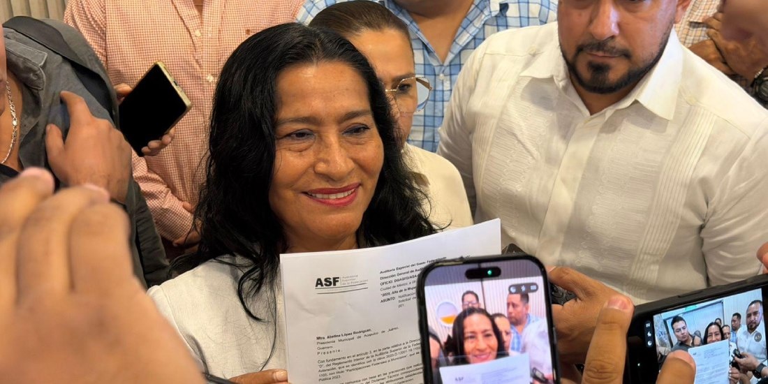 Abelina López exhibe carta liberada de la ASF y descarta irregularidades en 2023.