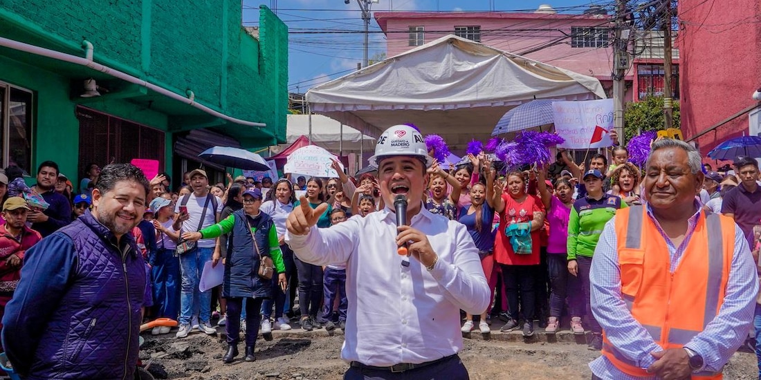 El alcalde Janecarlo Lozano supervisa el despliegue de los nuevos trenes de pavimentación adquiridos para la demarcación.