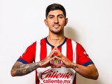 Chivas hace oficial la llegada de Víctor Guzmán