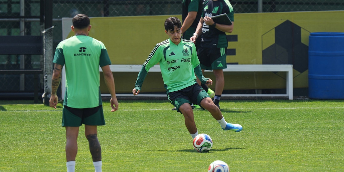 Gilberto Mora durante un entrenamiento con la Selección Mexicana.