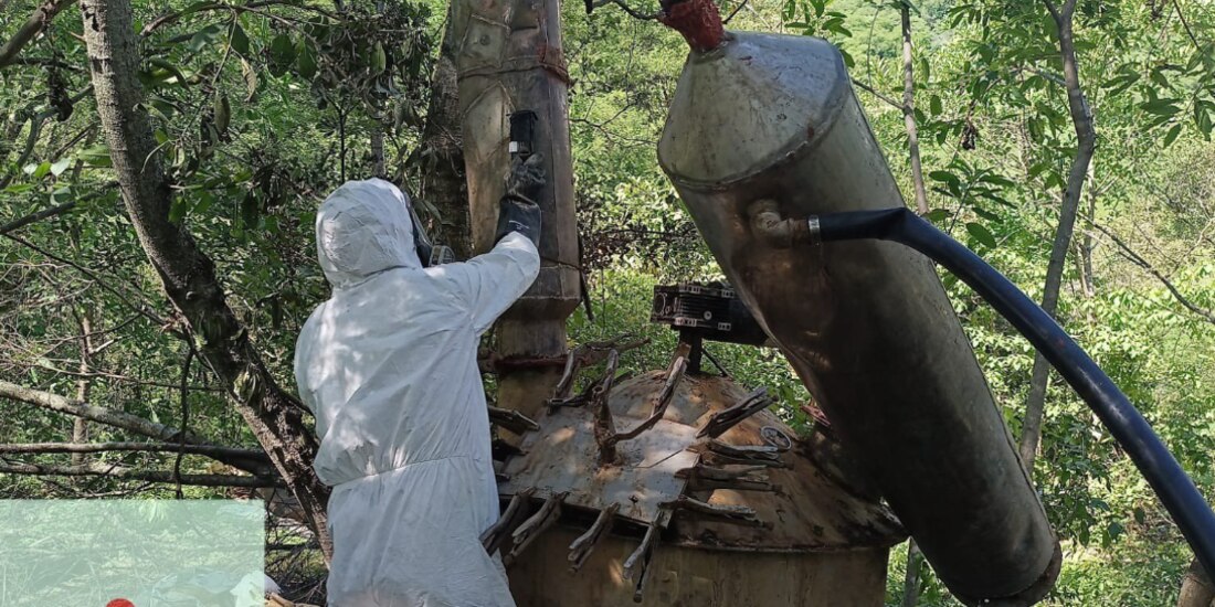Aseguran 21 toneladas de metanfetamina en dos laboratorios clandestinos en Durango