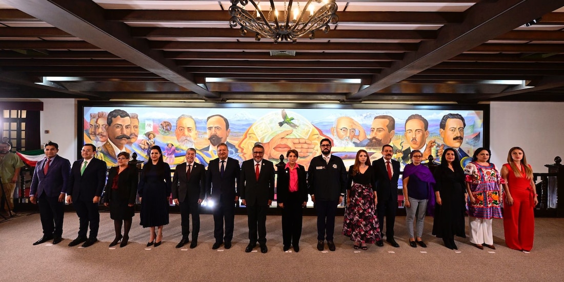 La maestra Delfina Gómez tomó protesta a su gabinete este 16 de septiembre